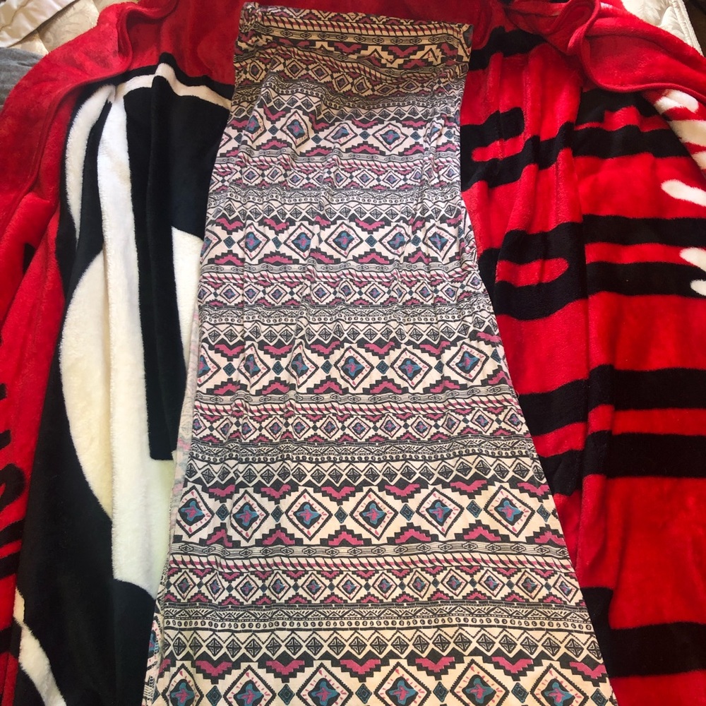 Maxi skirt with slits in the skirt on both sides